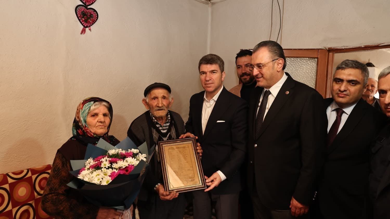ilk gunku sevgiyle 67 yildir ayni yastiga bas koyuyorlar 3 FGknV6RG