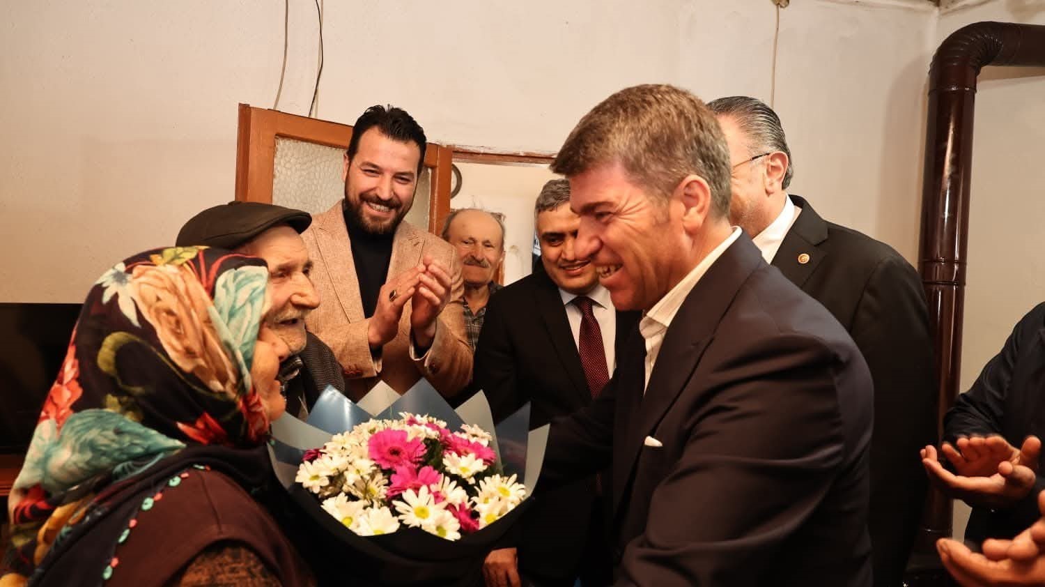 ilk gunku sevgiyle 67 yildir ayni yastiga bas koyuyorlar 4 4GTq6f3i