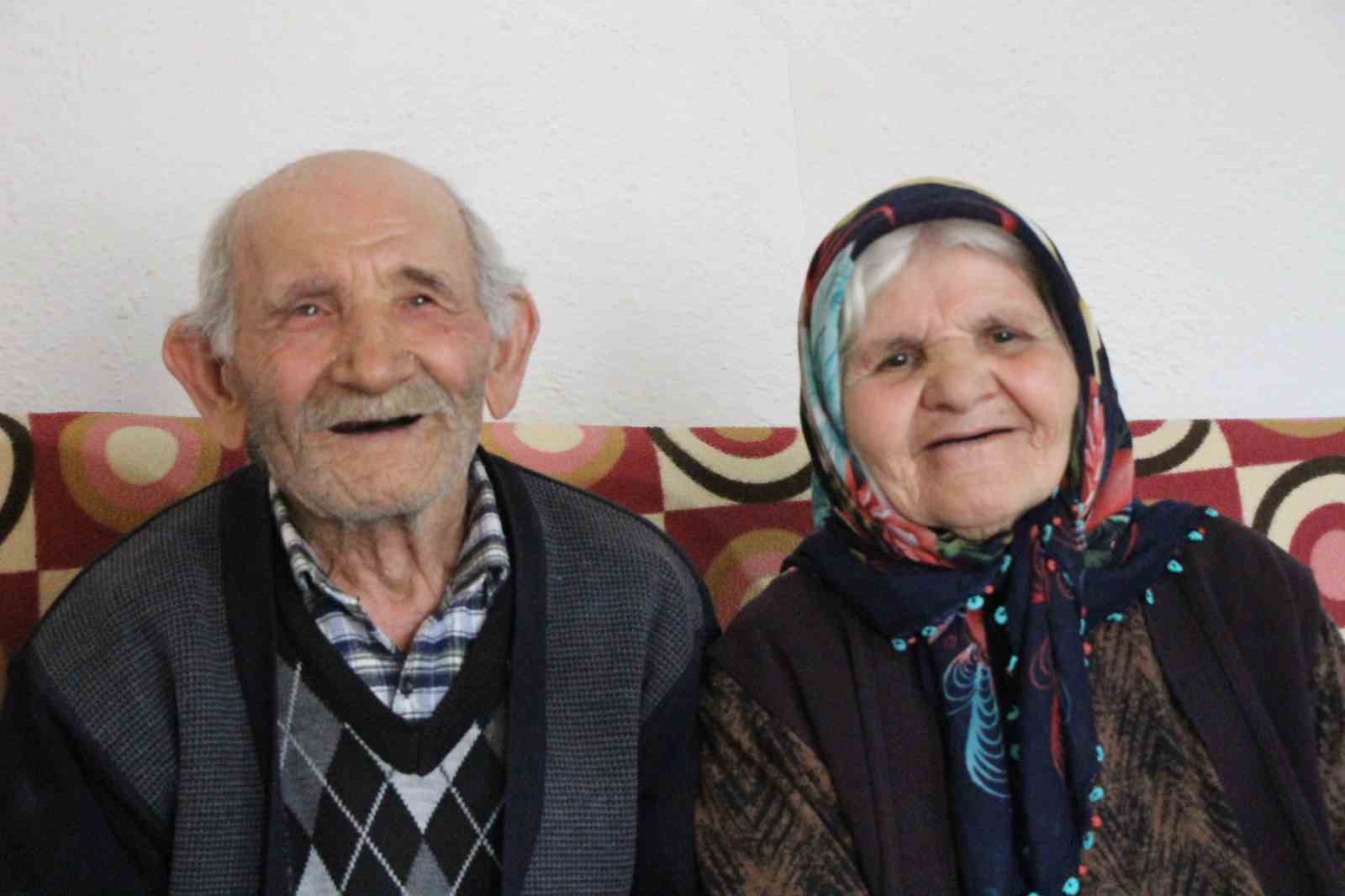 ilk gunku sevgiyle 67 yildir ayni yastiga bas koyuyorlar 5 GwiQTDEp