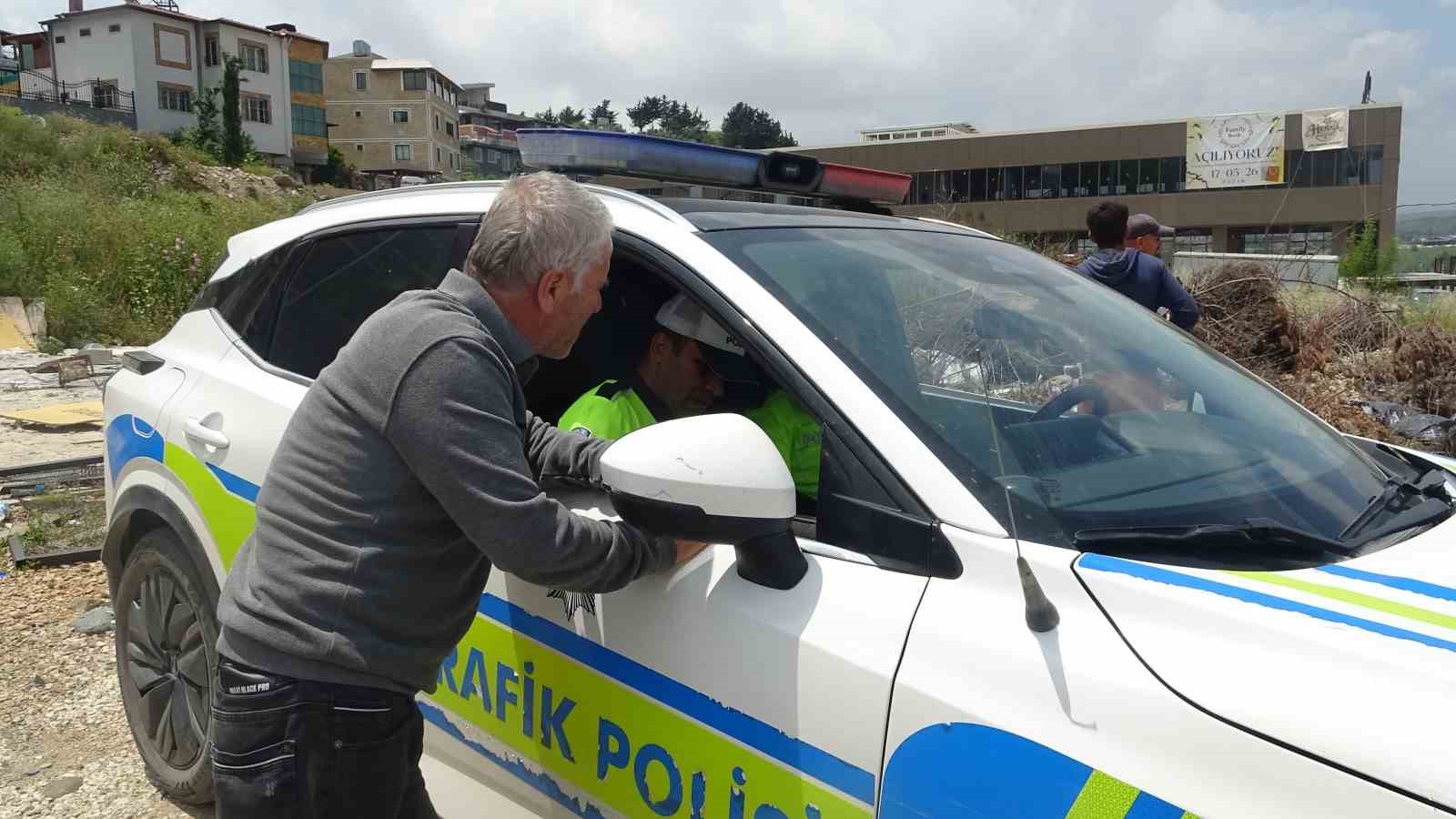 ilk kez ceza yiyen surucu 4 bin tllik hiz cezasi icin polis ekiplerini tebrik 9jpYptvK