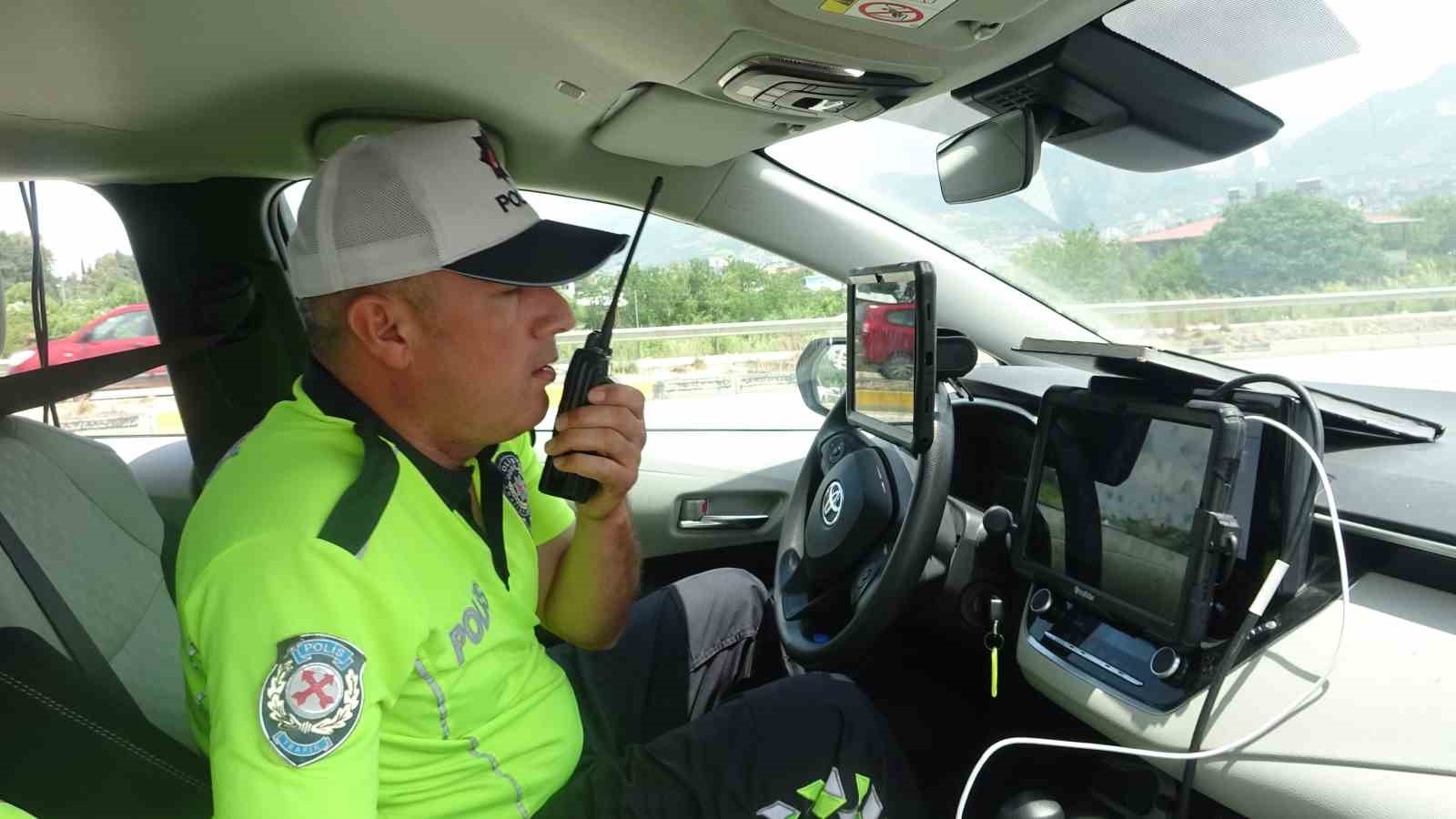 ilk kez ceza yiyen surucu 4 bin tllik hiz cezasi icin polis ekiplerini tebrik