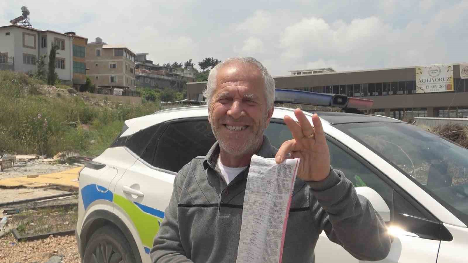 ilk kez ceza yiyen surucu 4 bin tllik hiz cezasi icin polis ekiplerini tebrik iriWAq7k