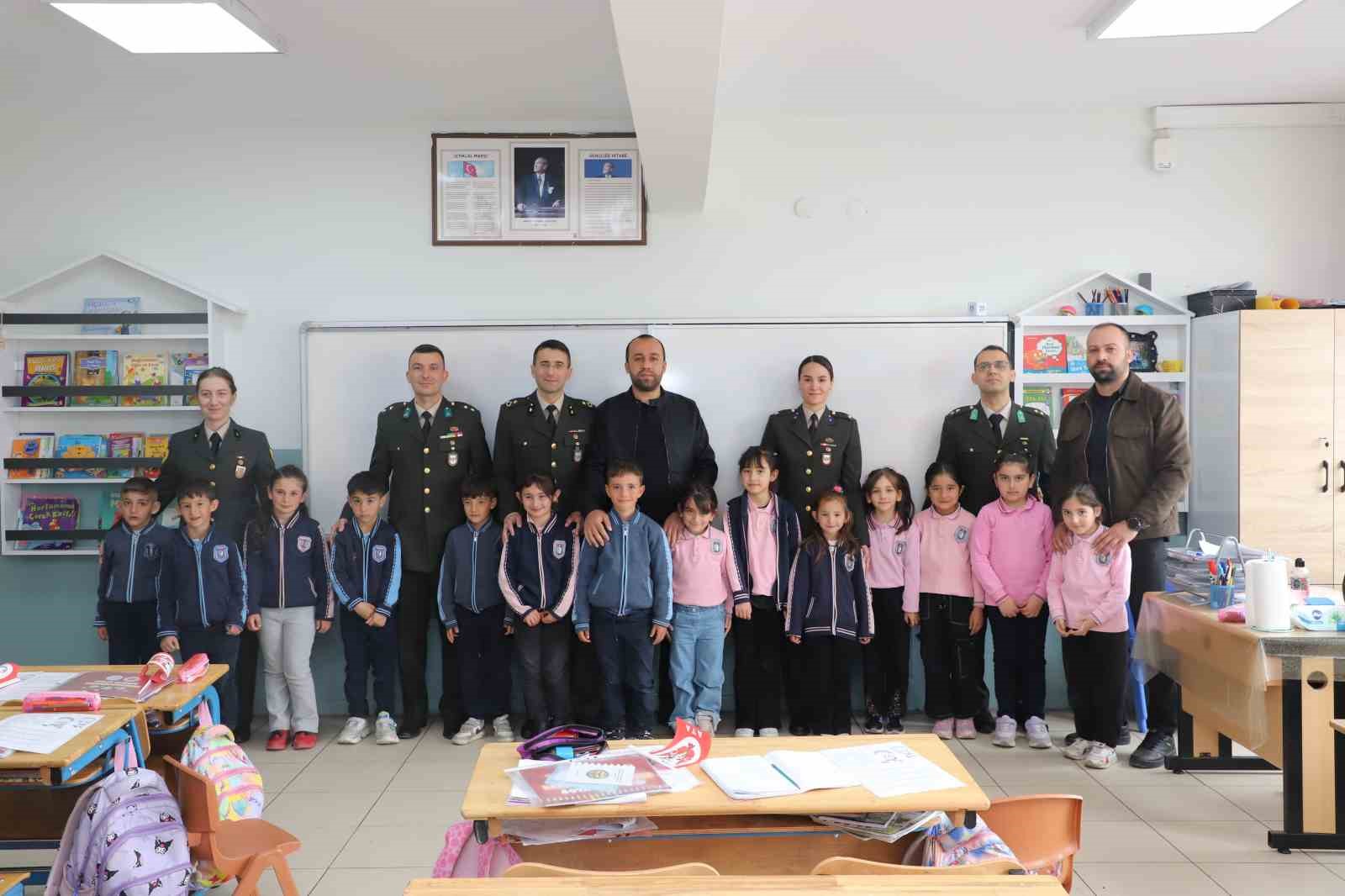 ilk mektuplarini mehmetcige yazdilar mehmetcikten cevap gecikmedi 10 ynKnFtB6
