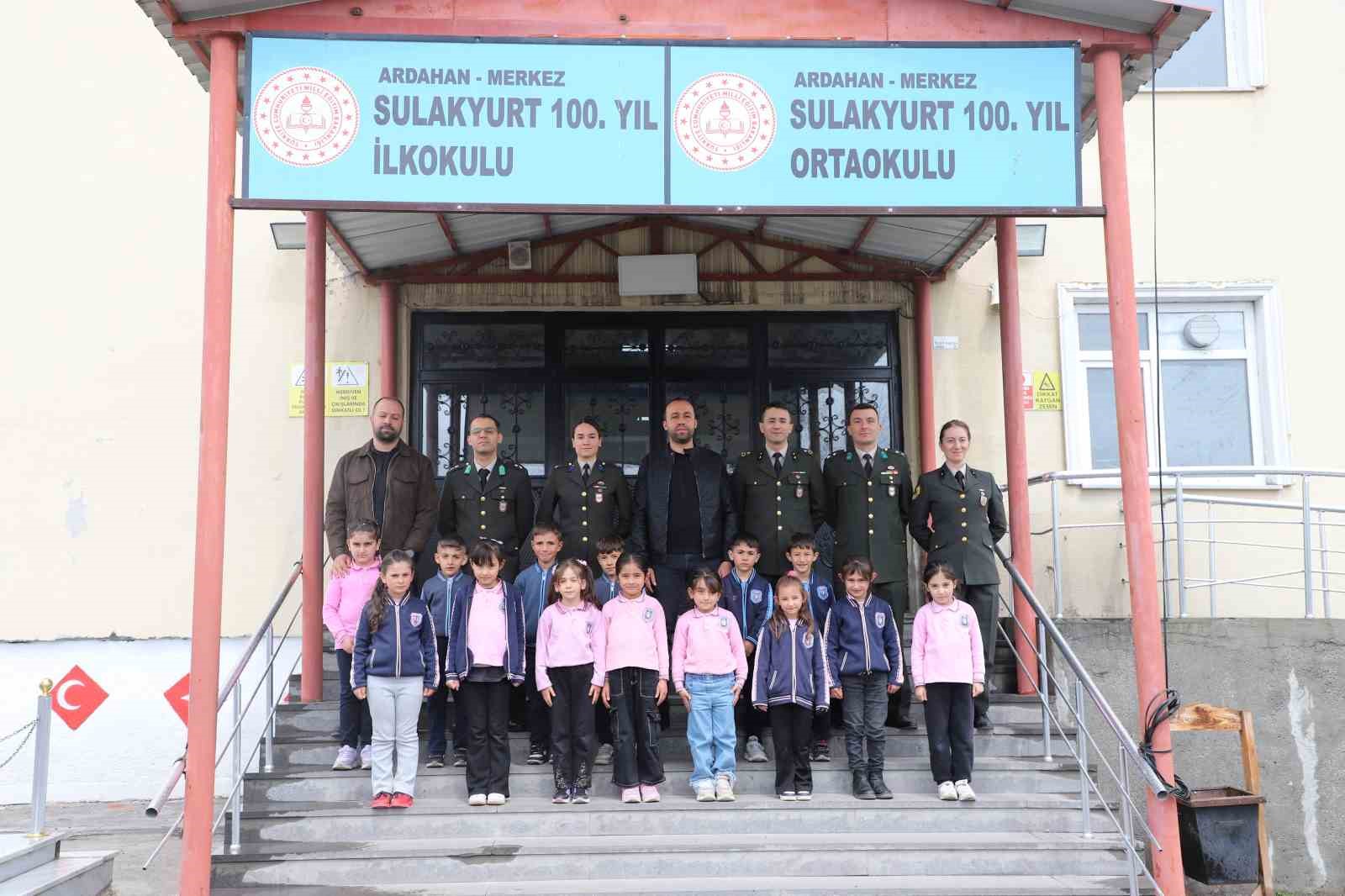 ilk mektuplarini mehmetcige yazdilar mehmetcikten cevap gecikmedi 11 5Yy7NrOk