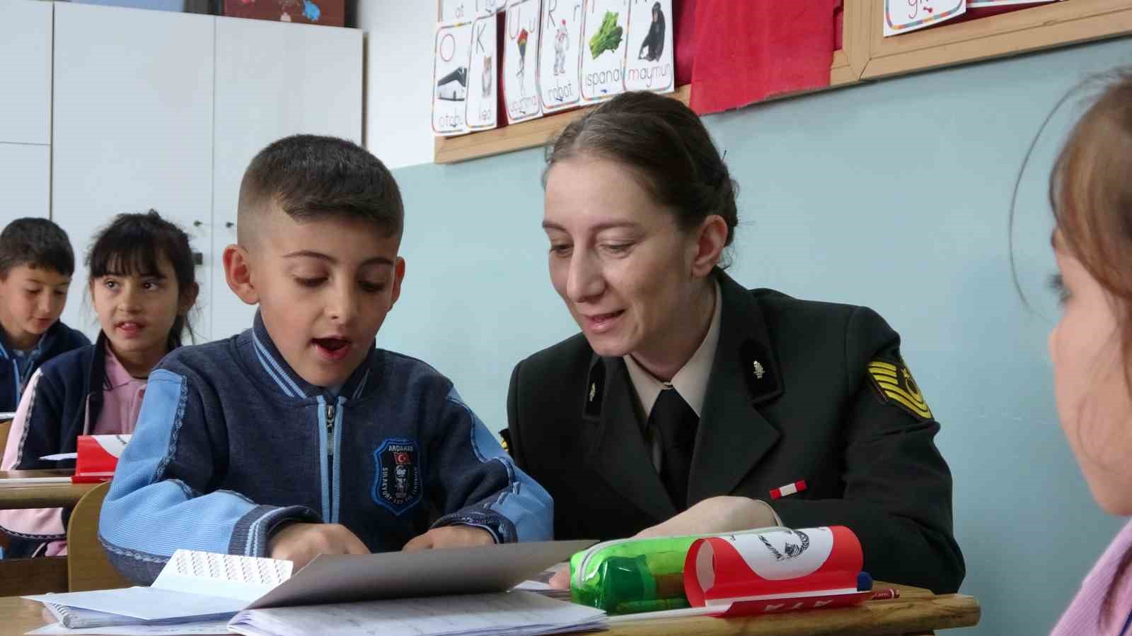 ilk mektuplarini mehmetcige yazdilar mehmetcikten cevap gecikmedi 2 YJ4RS9GF