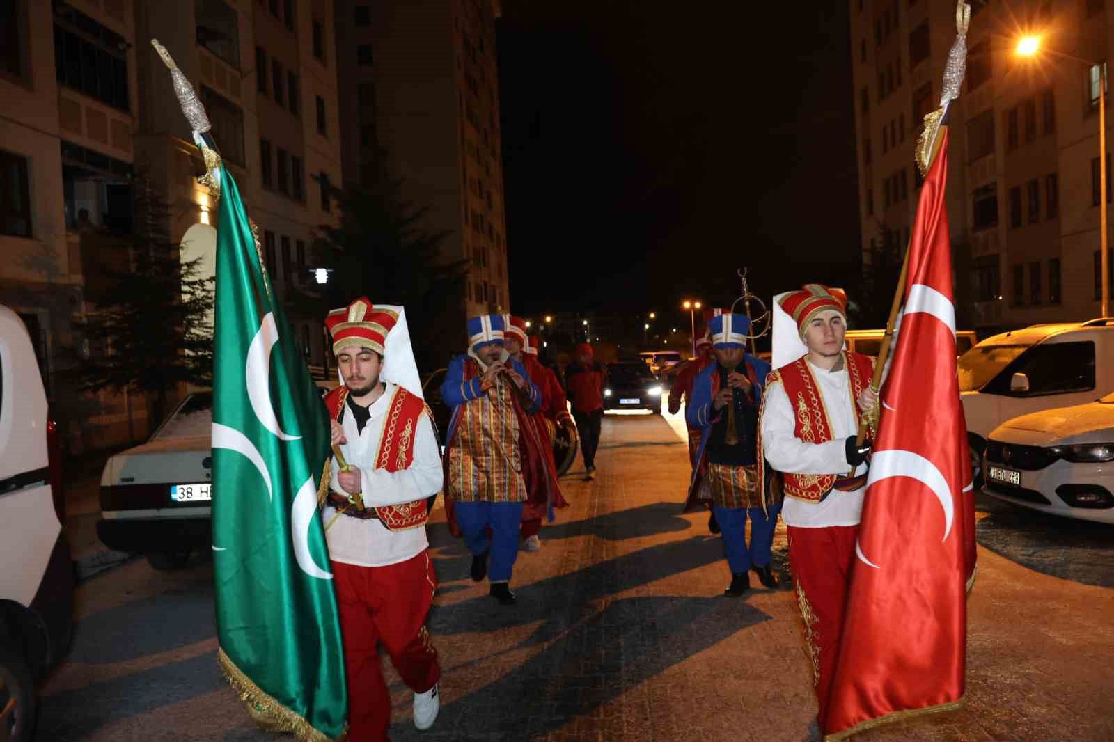 ilk sahura mehteranla kalktilar 1 67myQa4X