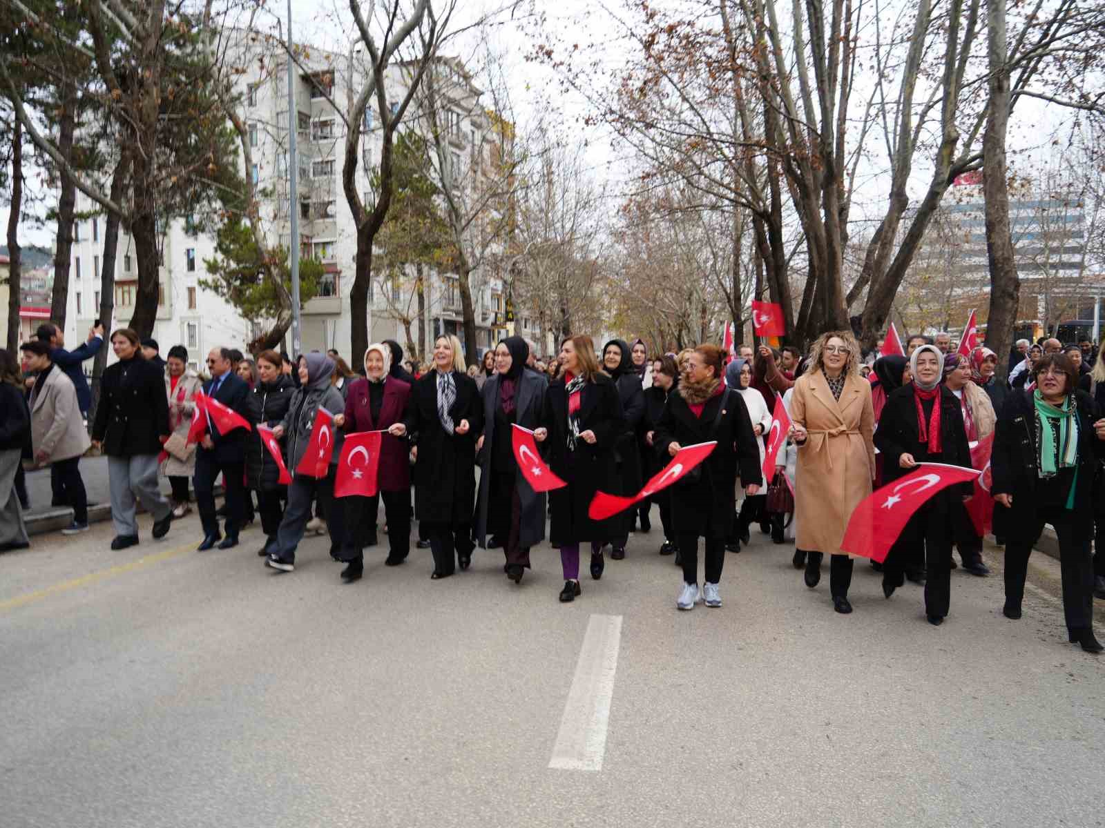 İlk Türk kadın mitinginin 106’ncı yıl dönümünde, birlik ruhu yeniden yaşatıldı 6 ilk turk kadin mitinginin 106nci yil donumunde birlik ruhu yeniden yasatildi 2 HPfn8kmQ