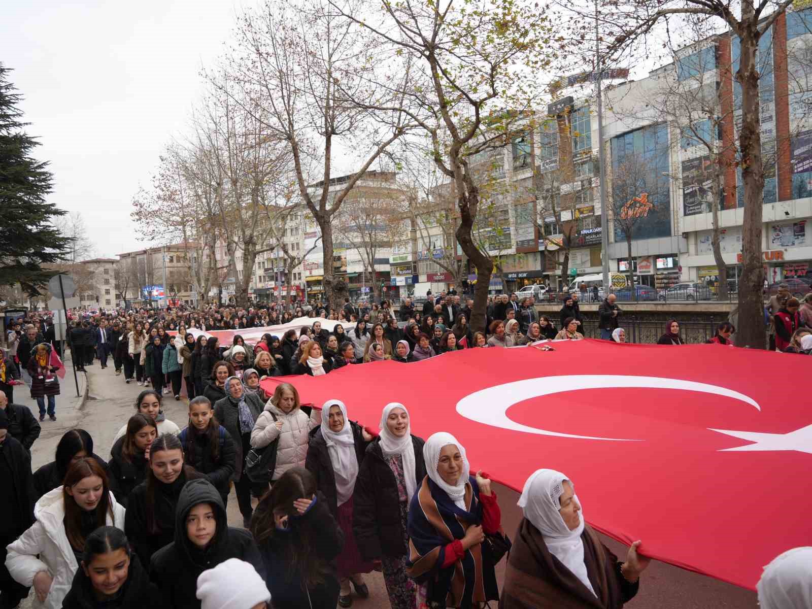 İlk Türk kadın mitinginin 106’ncı yıl dönümünde, birlik ruhu yeniden yaşatıldı 8 ilk turk kadin mitinginin 106nci yil donumunde birlik ruhu yeniden yasatildi 4 8AtlRPHK