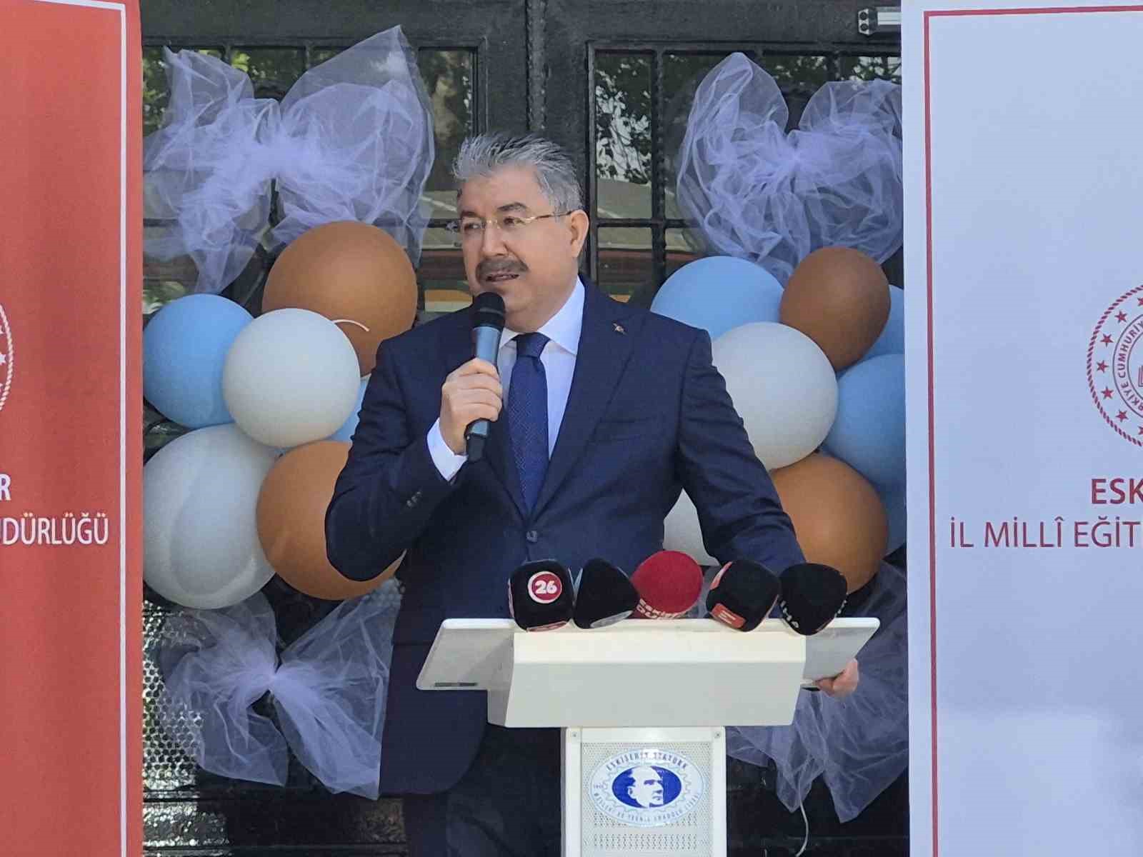 ilk yerli otomobil devrim ile togg yan yana 6 uWFOhHCT