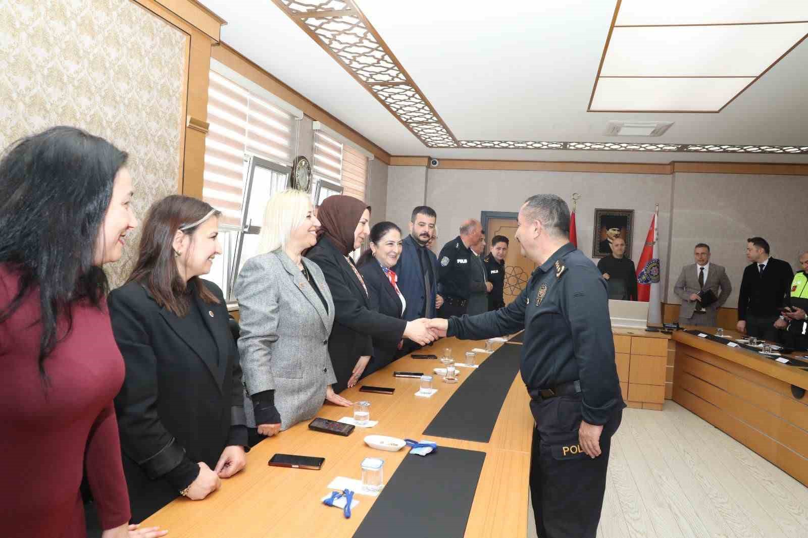 ilkadim muhtarlariyla guvenlik toplantisi 1 VseGZcHY