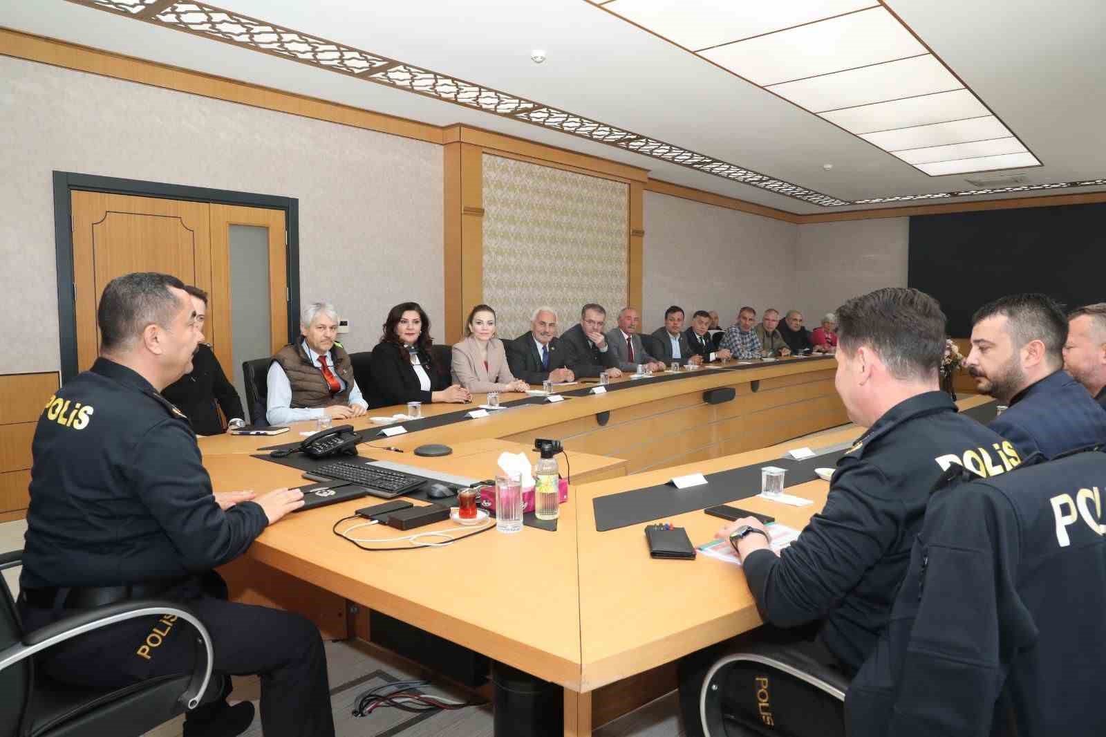 ilkadim muhtarlariyla guvenlik toplantisi 2