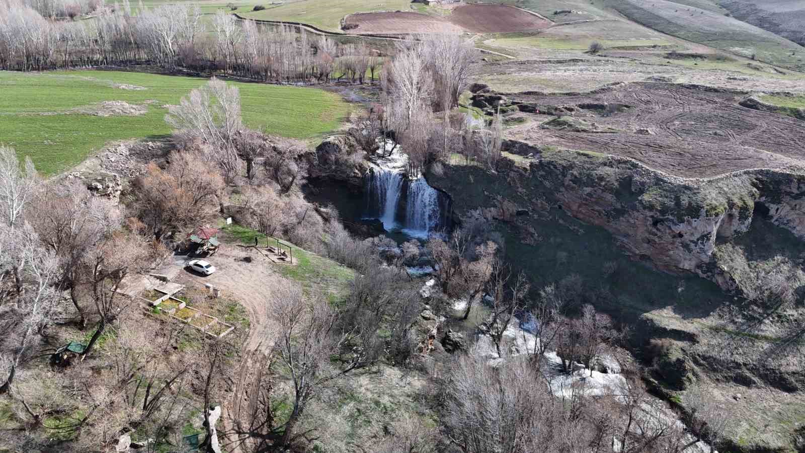 ilkbahar geldi sivasin essiz guzelligi costu 3 C7jbDc76