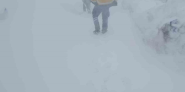 ilkbaharda-kar-saskinligi-belde-yolu-ulasima-kapandi-W7u7IJqZ.jpg