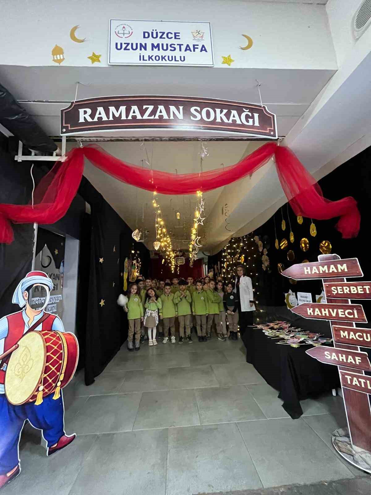 ilkokul koridorunda ramazan sokagi coskusu 8