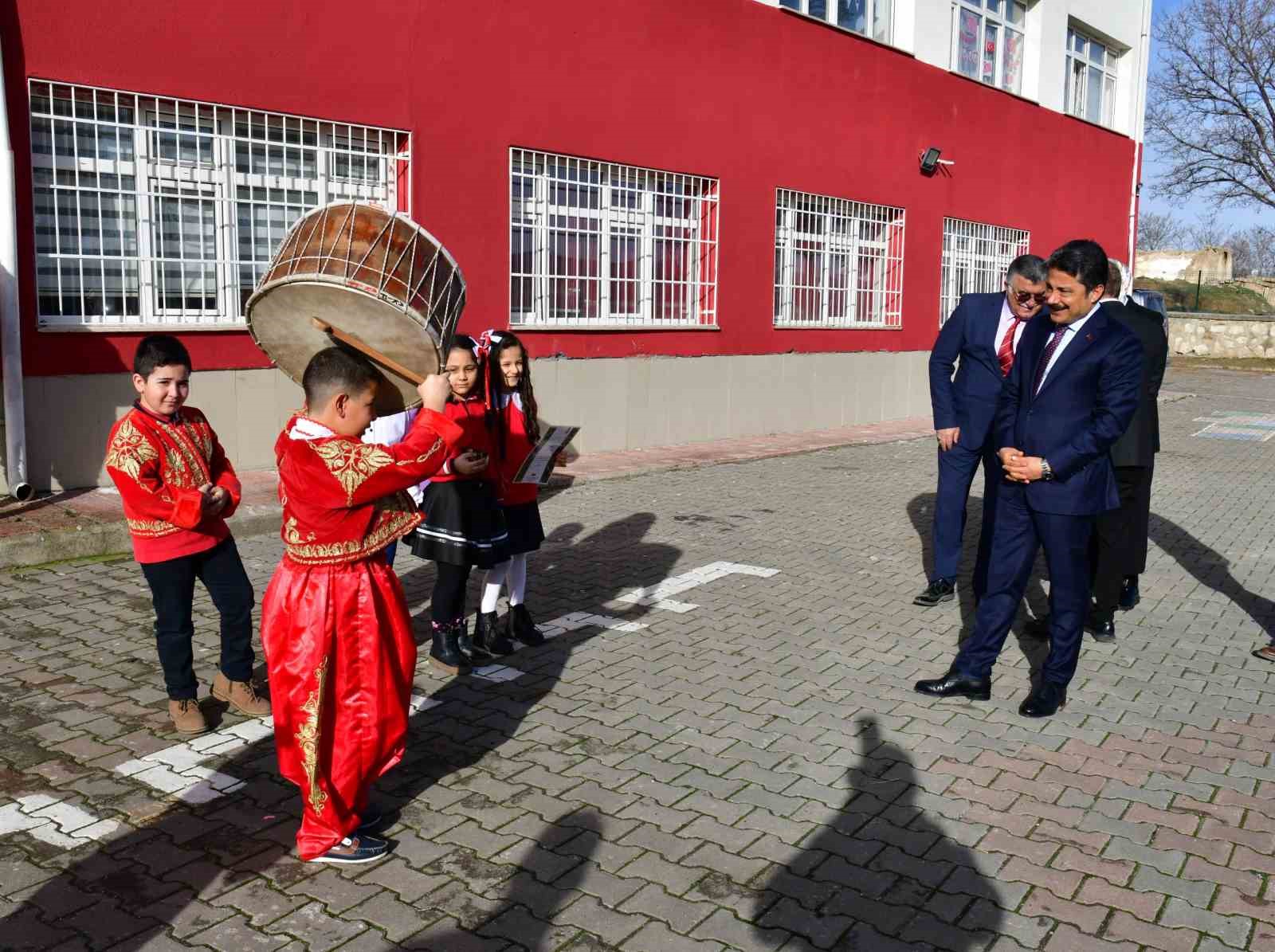 ilkokul ogrencileri ramazani manilerle karsiladi 3