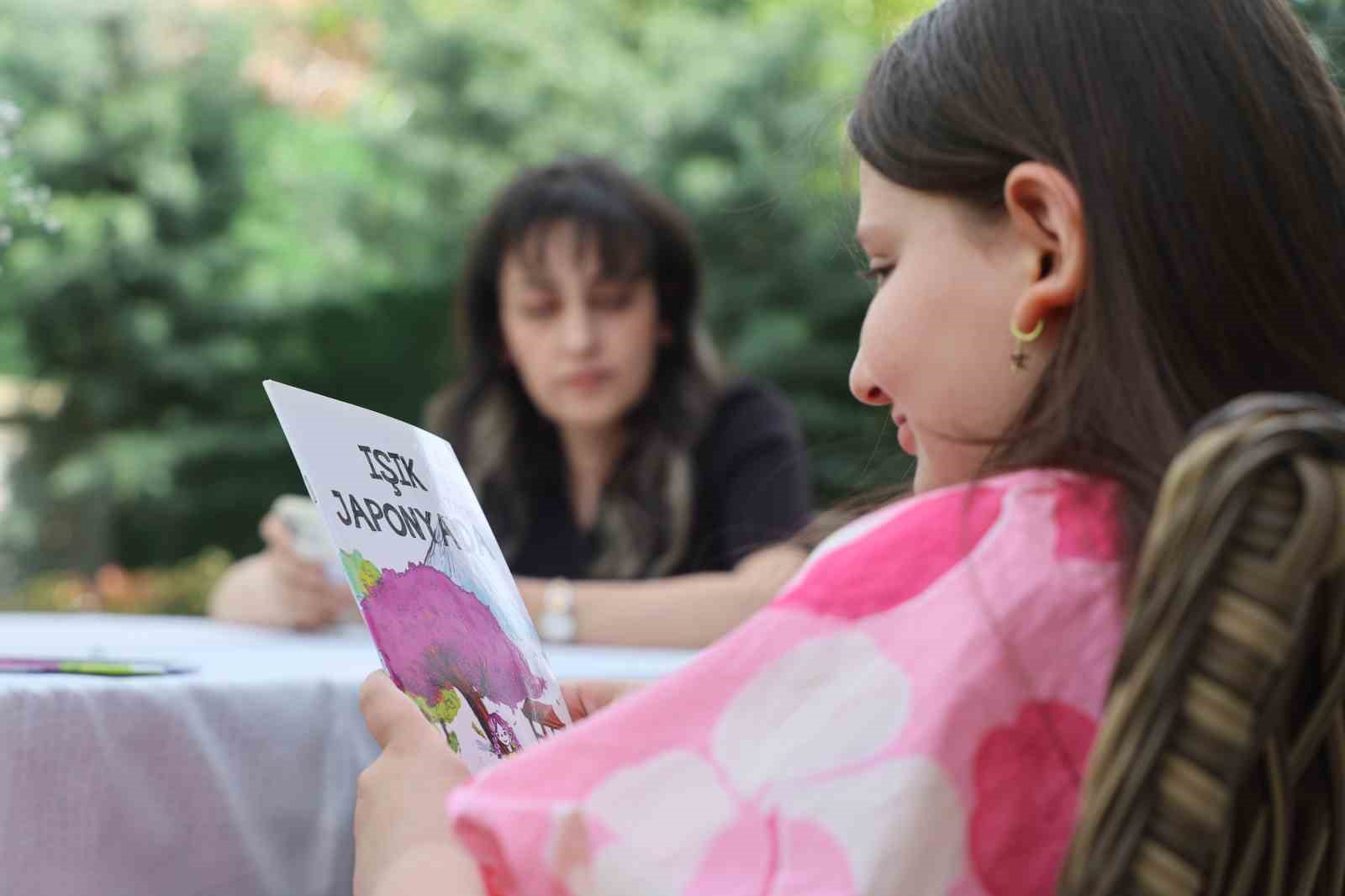 ilkokul ogrencisi minik kiz kitap yazdi 1 qFy3WJjQ