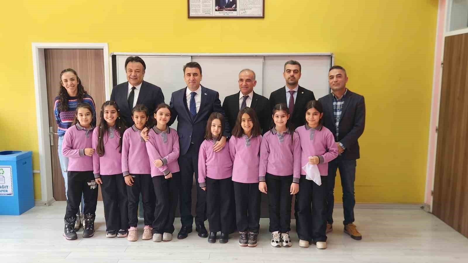 ilkokul ortaokul ve lise duzeyindeki butun okullarda ilk dersin ilk 20 dakikasi kitap okuma 2UX6g9y5