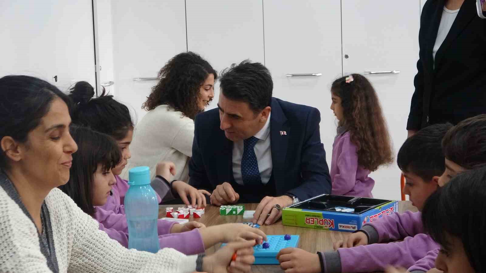 ilkokul ortaokul ve lise duzeyindeki butun okullarda ilk dersin ilk 20 dakikasi kitap okuma 2ep1niBL