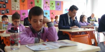 ilkokul-ortaokul-ve-lise-duzeyindeki-butun-okullarda-ilk-dersin-ilk-20-dakikasi-kitap-okuma-deqkP1mF.jpg