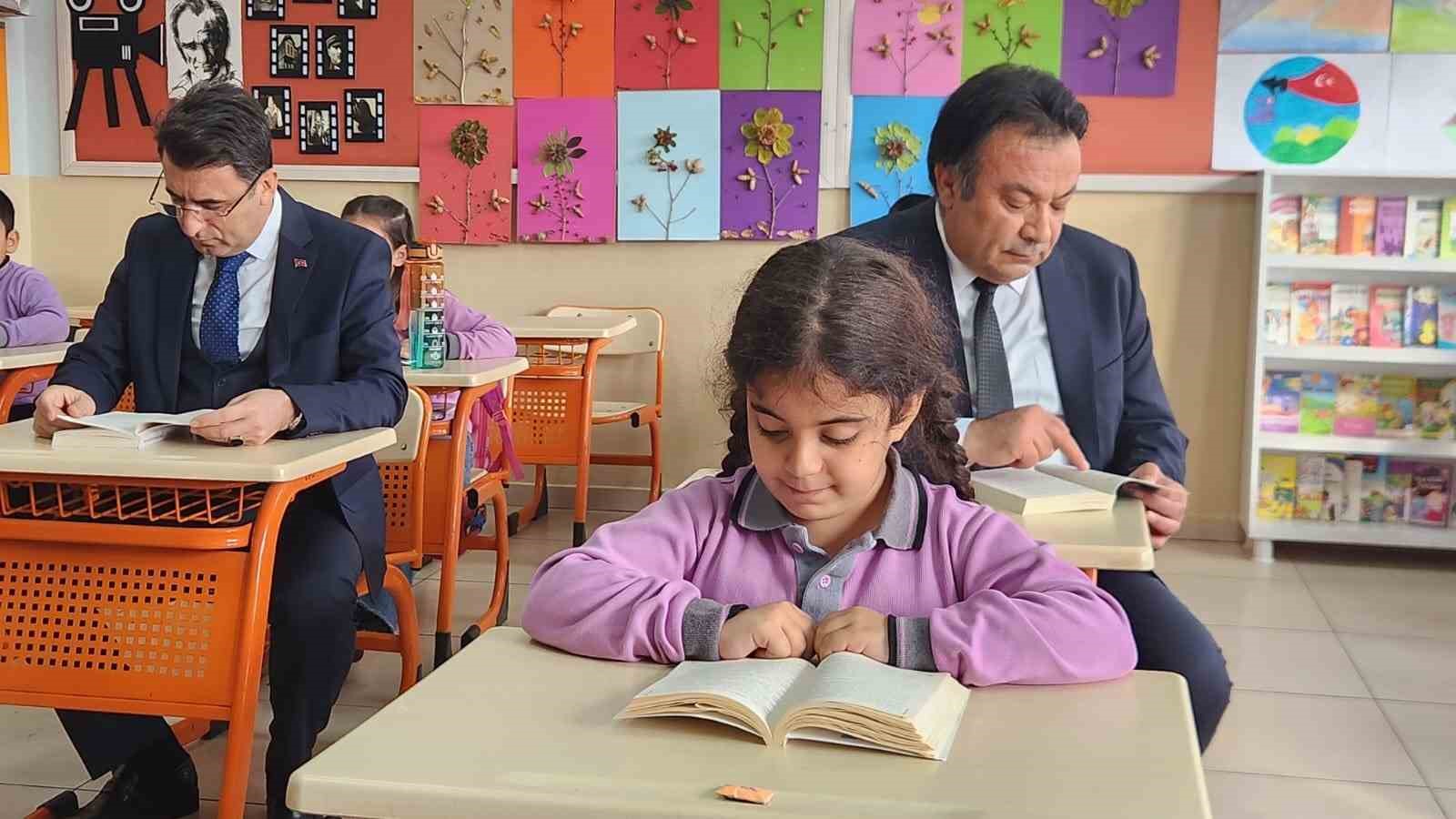 ilkokul ortaokul ve lise duzeyindeki butun okullarda ilk dersin ilk 20 dakikasi kitap okuma