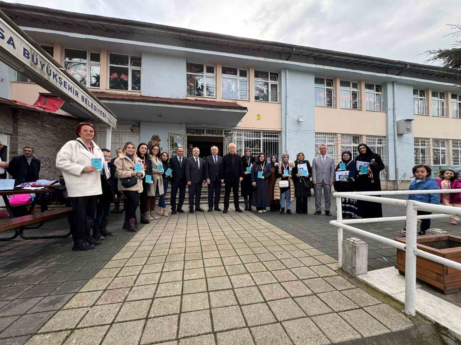 ilkokulda veliler kitap okuma yarismasinda ter doktu 4 elwKmpuS