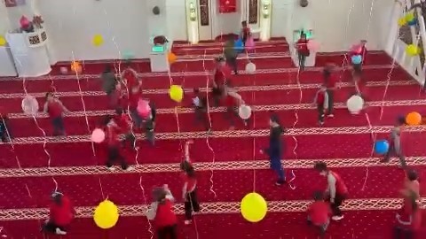 imam ve esinden cocuklar icin camide renkli susleme 1 YC8w4mtb
