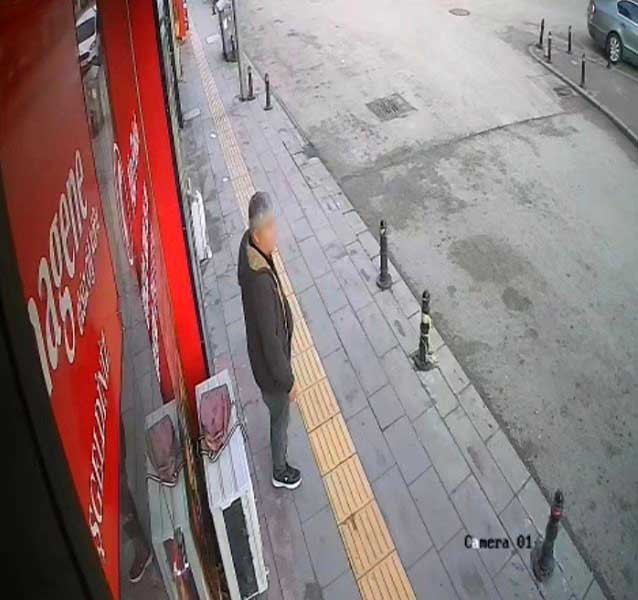 İmamın sahibi gelir alır diye bıraktığı çantayı kaşla göz arasında çaldı 6 imamin sahibi gelir alir diye biraktigi cantayi kasla goz arasinda caldi 2 WAlXBRJ7