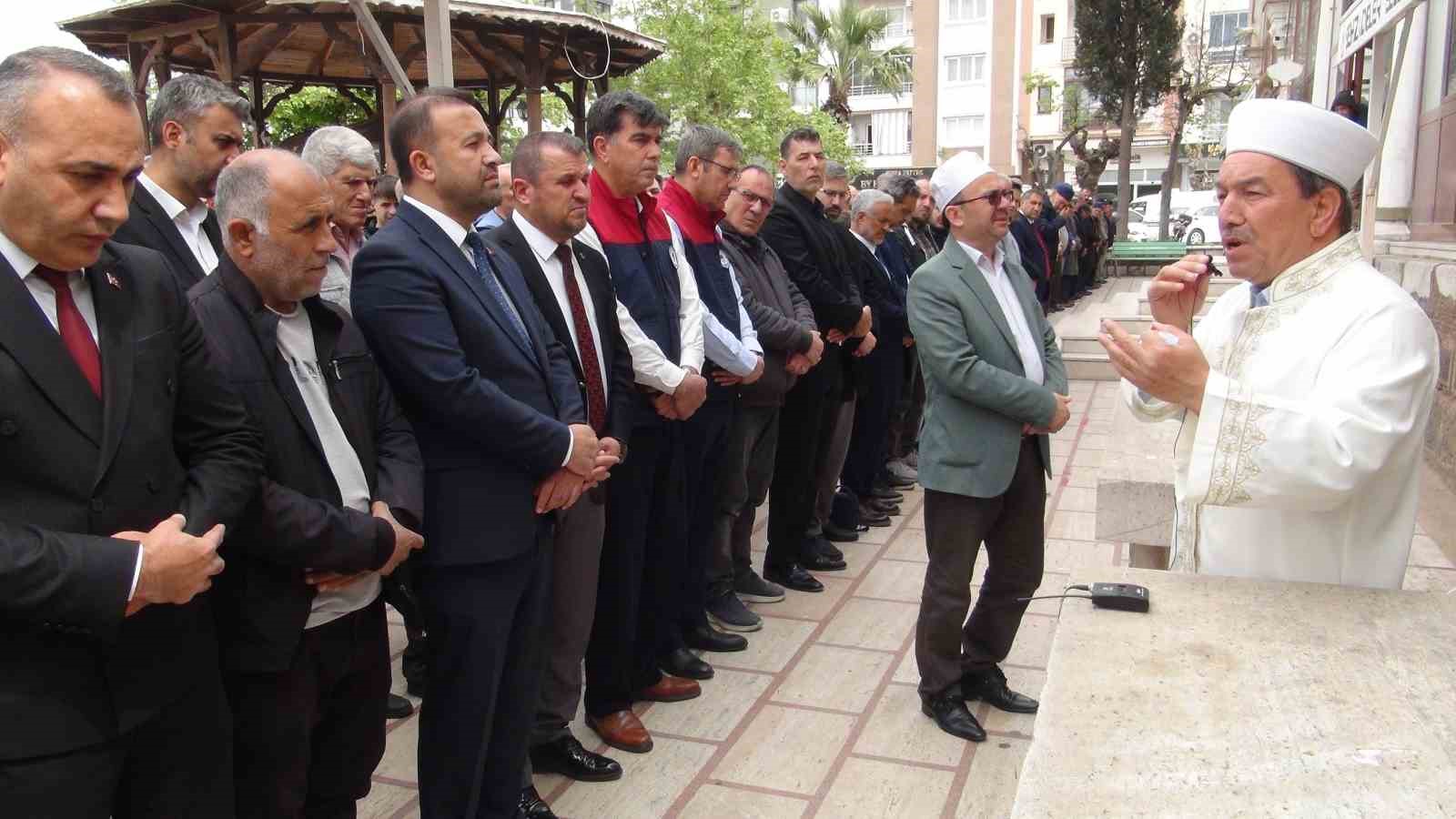 imamin titreyen sesiyle konusmasi duygulandirdi 0
