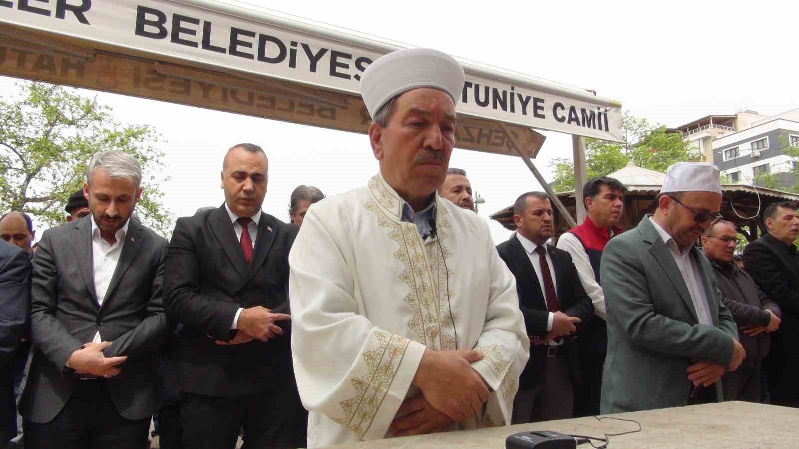 imamin titreyen sesiyle konusmasi duygulandirdi 1 gfZeqPMZ