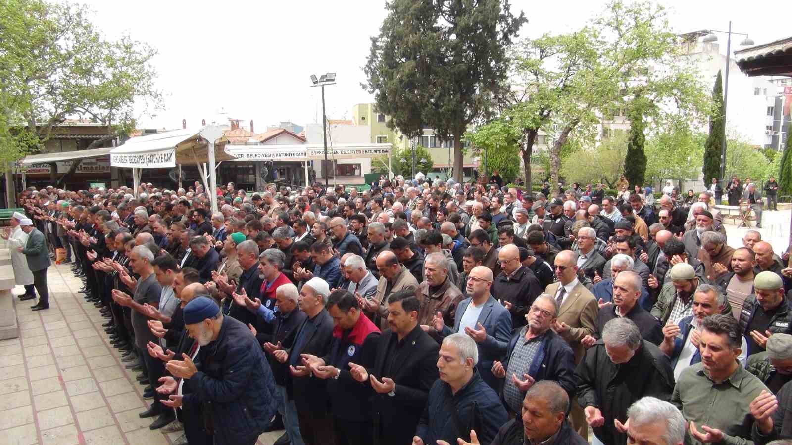 imamin titreyen sesiyle konusmasi duygulandirdi 3 awSJjAw7