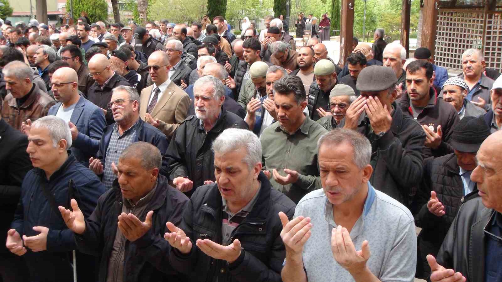 imamin titreyen sesiyle konusmasi duygulandirdi 4 XE1QFPbX