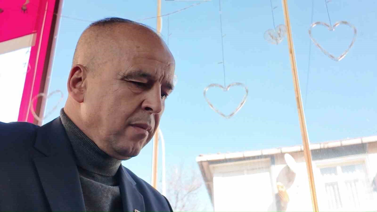 İmamoğlu’nu şikayet ettiği için evi kurşunlanmıştı: Pankartın kaldırılmamasına tepki gösterdi 6 imamoglunu sikayet ettigi icin evi kursunlanmisti pankartin kaldirilmamasina tepki gosterdi 2 UaukqCsi
