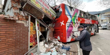imdat-freni-bosalan-ogrenci-otobusu-manava-daldi-rw842uyD.jpg