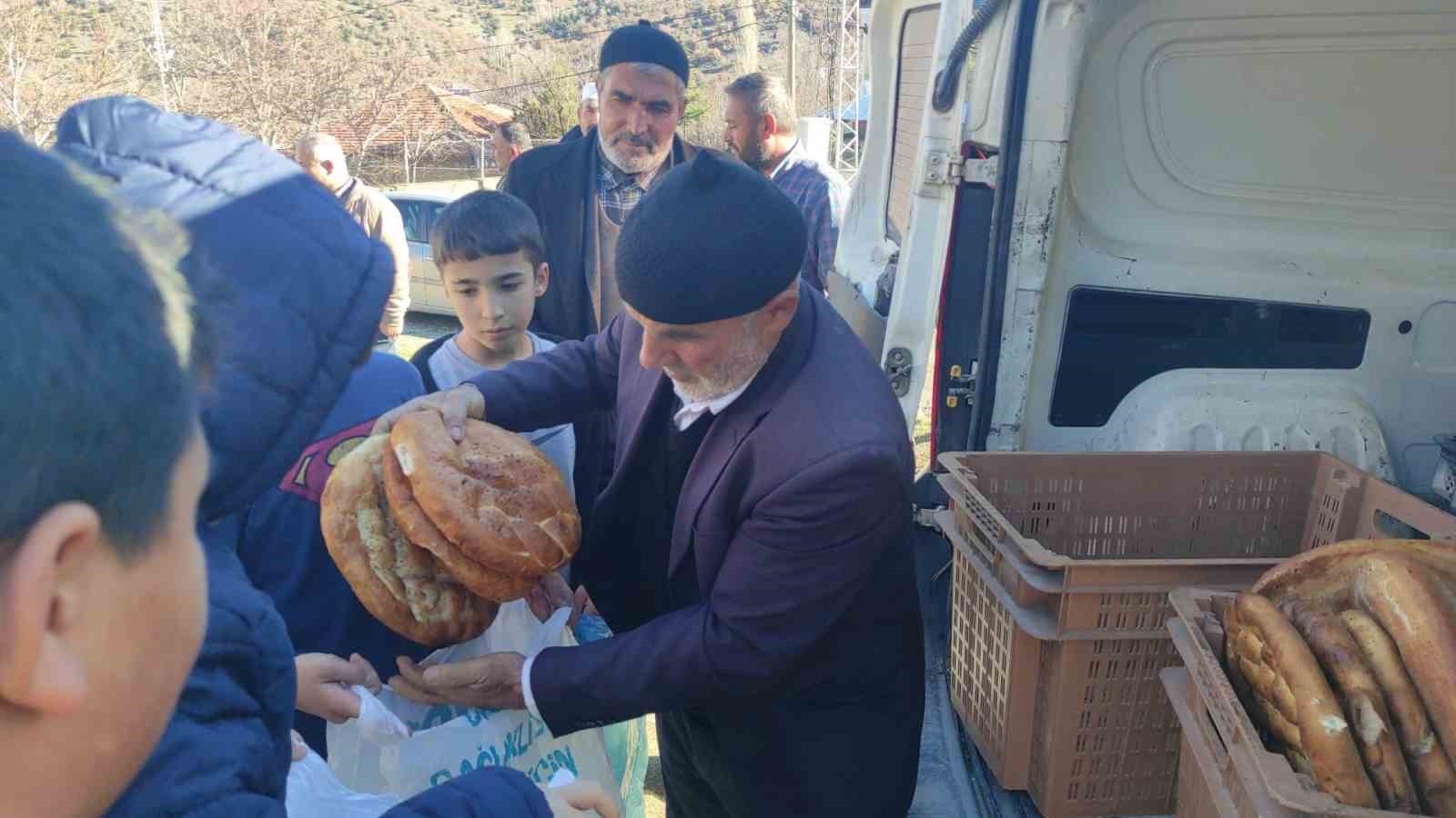 imece usuluyle pide dagitiliyor pide girmeyen ev kalmiyor 1