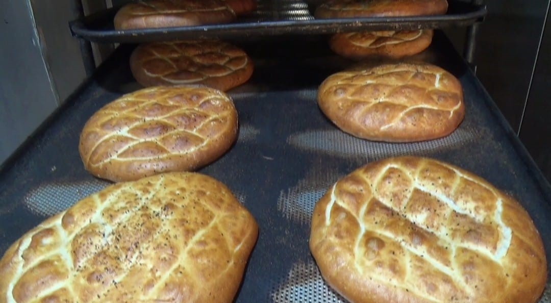 imece usuluyle pide dagitiliyor pide girmeyen ev kalmiyor 4 OgKX6OIR