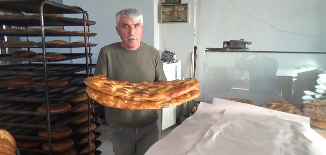 imece usuluyle pide dagitiliyor pide girmeyen ev kalmiyor 5 1jOCN2gd