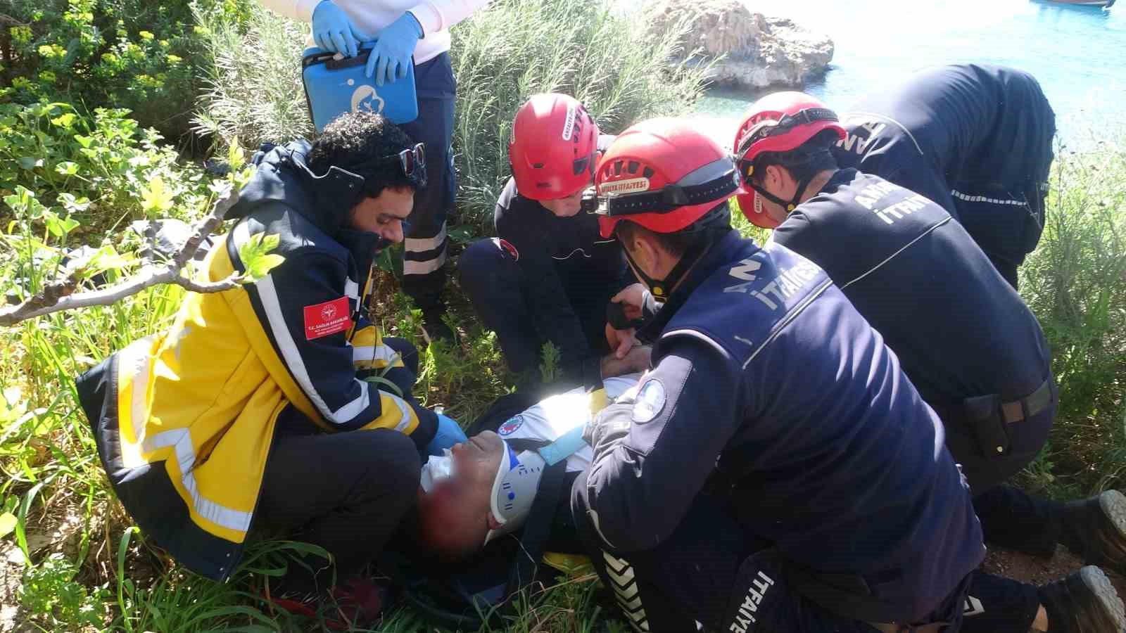incir agaci hayatini kurtardi falezlerde 20 metre yukseklikten dusen adam yaralandi 0