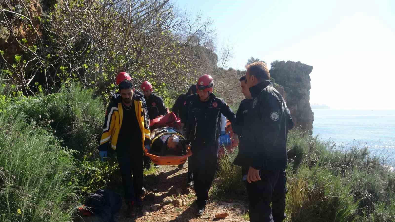 incir agaci hayatini kurtardi falezlerde 20 metre yukseklikten dusen adam yaralandi 4 nzhA6vRt