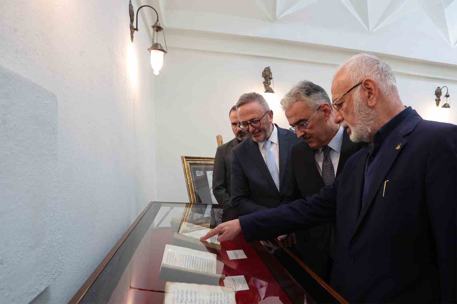 inebey yazma eser kutuphanesinde bursev sergisi acildi 4 RwmsyhLT