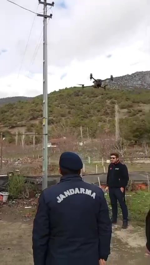 inegi kaybolan ciftcinin imdadina afad ve jandarma yetisti 3 FpJceJSM