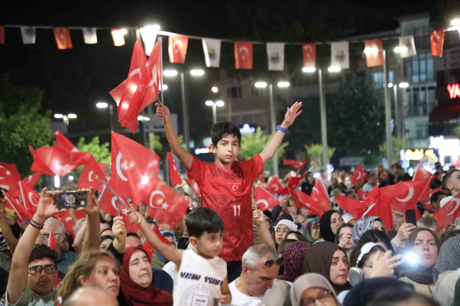 inegol 15 temmuzun 10uncu yilinda milli irade icin tek yurek oldu 4 LrG2jsmp
