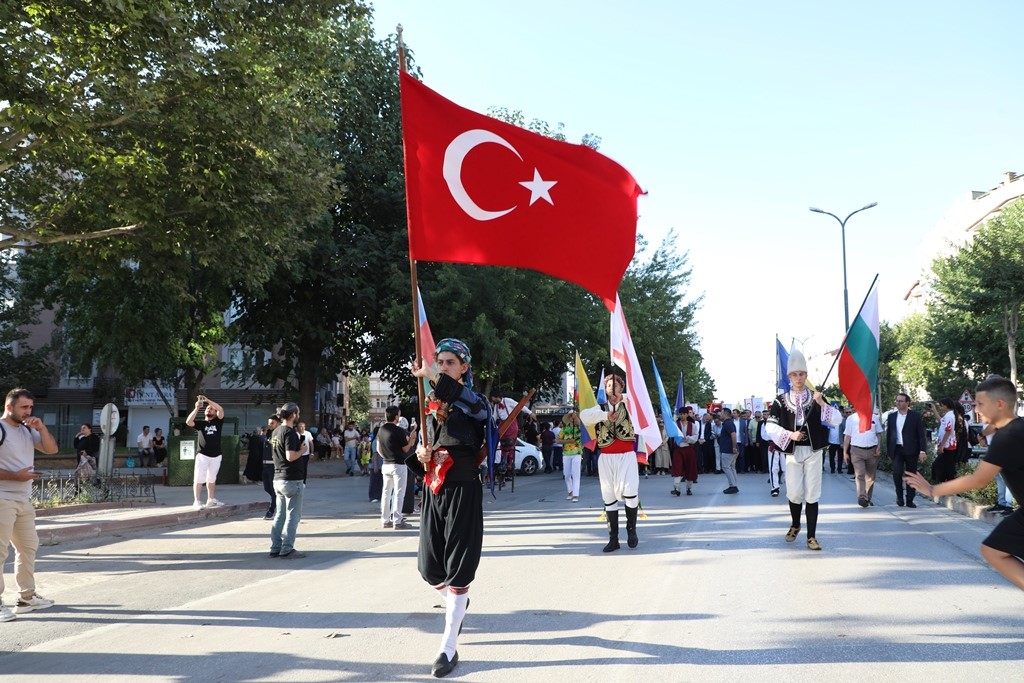 İnegöl Belediyesi kültür sanat festivali bugün başlıyor 4 inegol belediyesi kultur sanat festivali bugun basliyor 0 gh4CiqfZ
