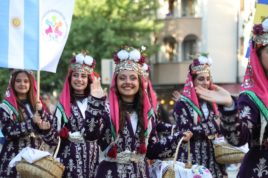 İnegöl Belediyesi kültür sanat festivali bugün başlıyor 5 inegol belediyesi kultur sanat festivali bugun basliyor 1