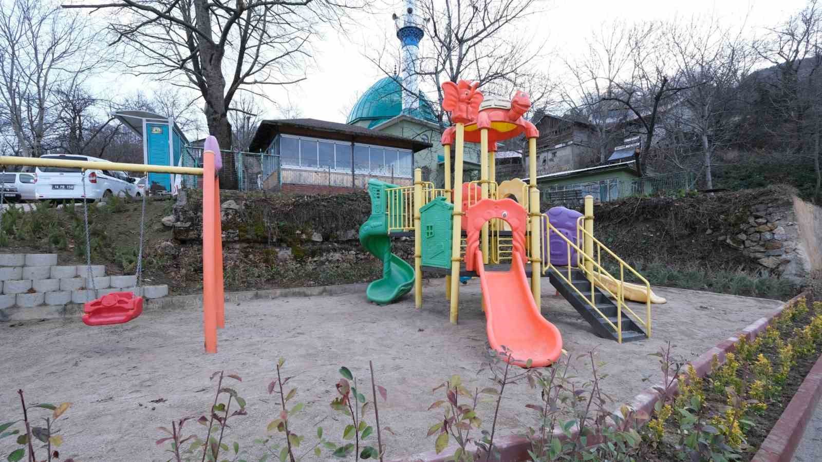 inegol belediyesinden iclaliye mahallesinde meydan duzenlemesi 2 RHRIZWRI
