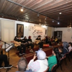 inegol-belediyesinin-gitar-kursu-kursiyerleri-sertifikalarini-aldi-4W9xEFA4.jpg