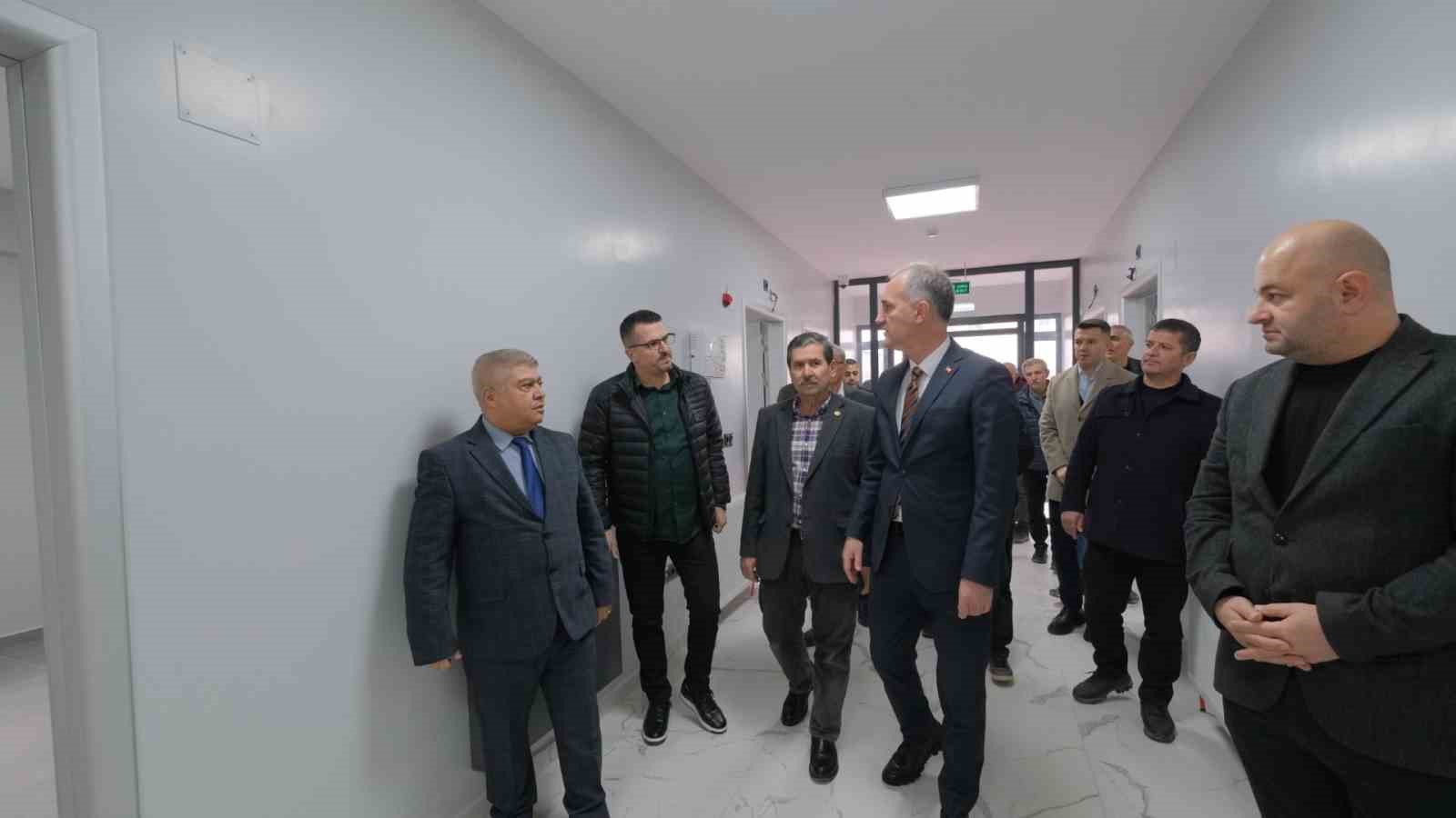 inegol belediyesinin tahsis ettigi arsa uzerine hayirsever ali ipekin yaptirdigi aile sagligi merkezinde sona T6zCJfHy