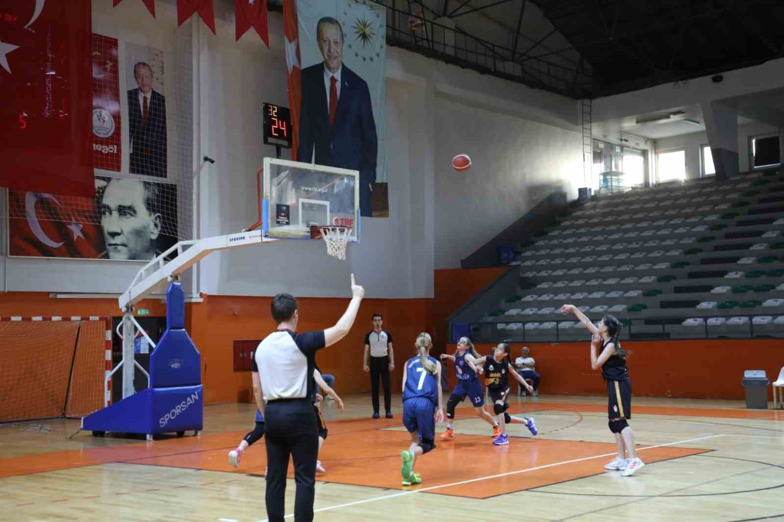 inegol belediyespor u12 kiz basketbol takimi bursa ucuncusu oldu 6 uyEjAEap