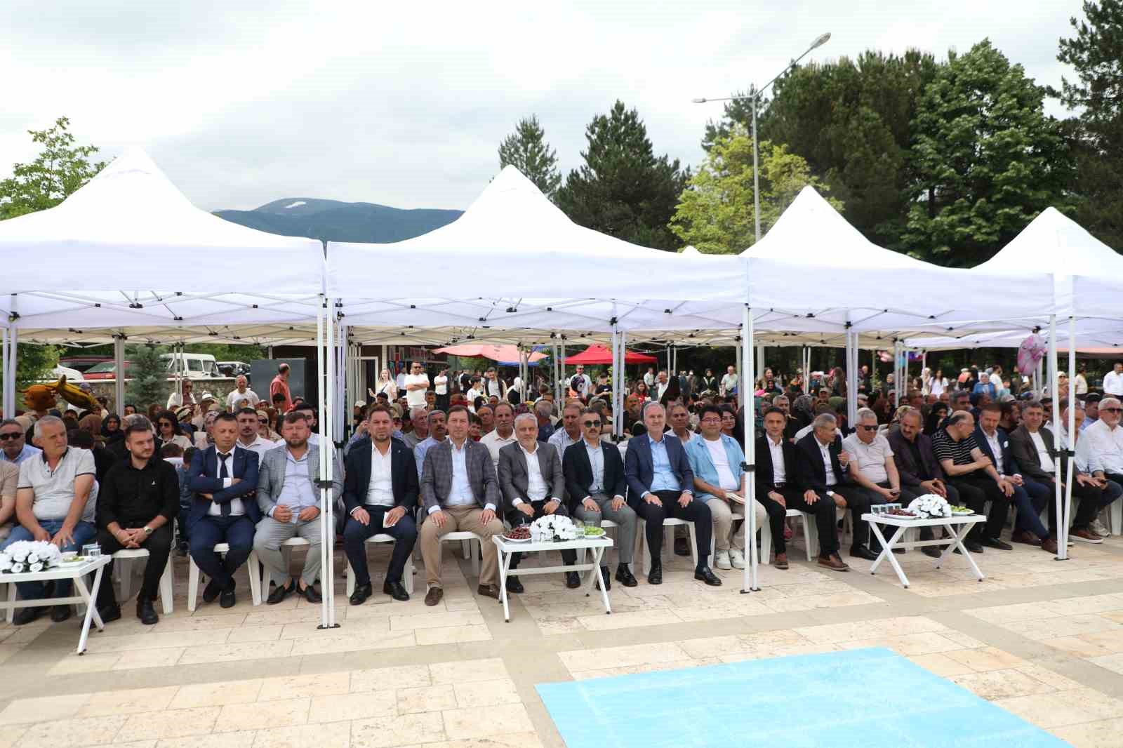 İnegöl Fatihi Turgut Alp kabri başında anıldı 4 inegol fatihi turgut alp kabri basinda anildi 0 mrs8E5n1