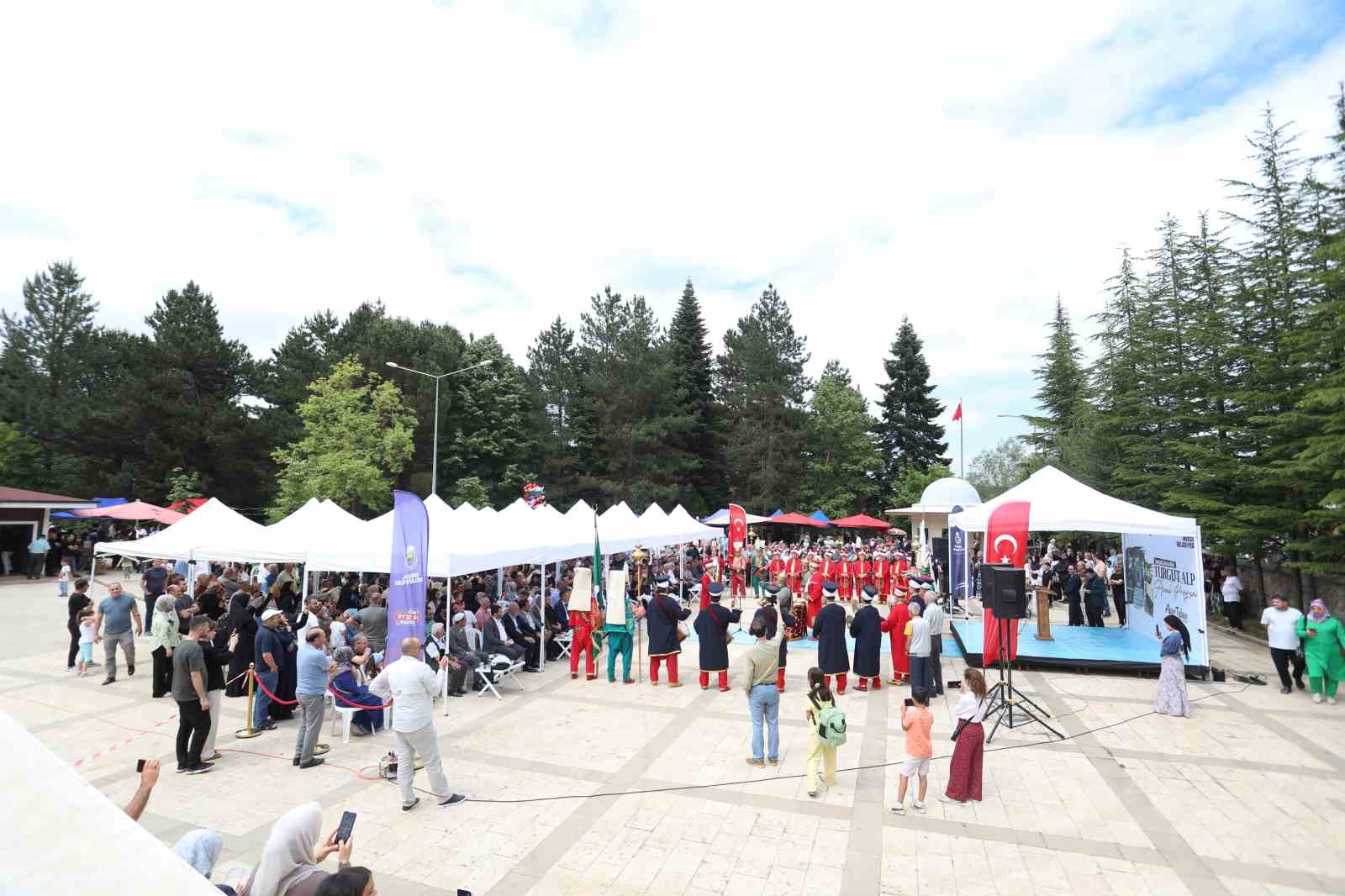 İnegöl Fatihi Turgut Alp kabri başında anıldı 9 inegol fatihi turgut alp kabri basinda anildi 5 GgPA1c5f