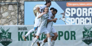 inegol-kafkas-spor-kulubu-sampiyon-oldu-2-lige-yukseldi-BUY5rS9F.jpg